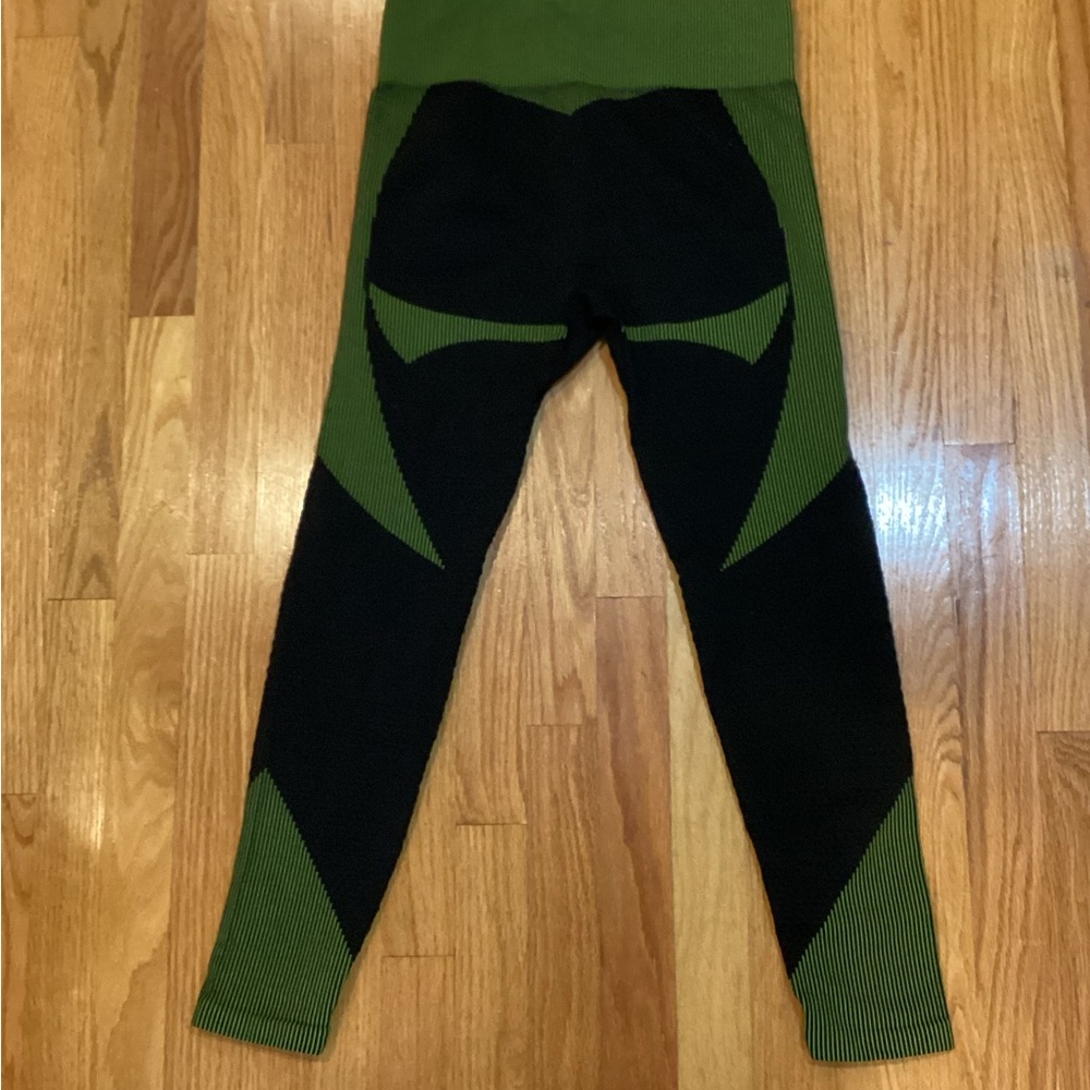 Stylish Black and Green Cropped Jacket and leggings - Picture 6 of 8